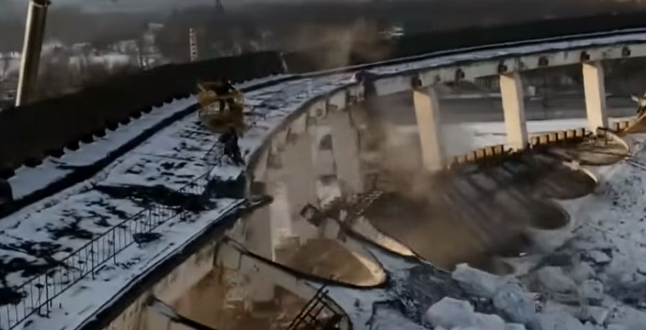 Крыша петербургского СКК обрушилась во время работ по демонтажу комплекса