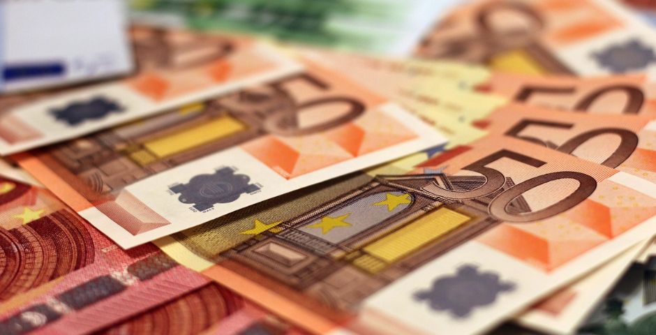 Курс евро вновь ускакал выше 90 рублей
