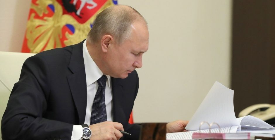 Путин объявил нерабочие дни с 30 октября по 7 ноября