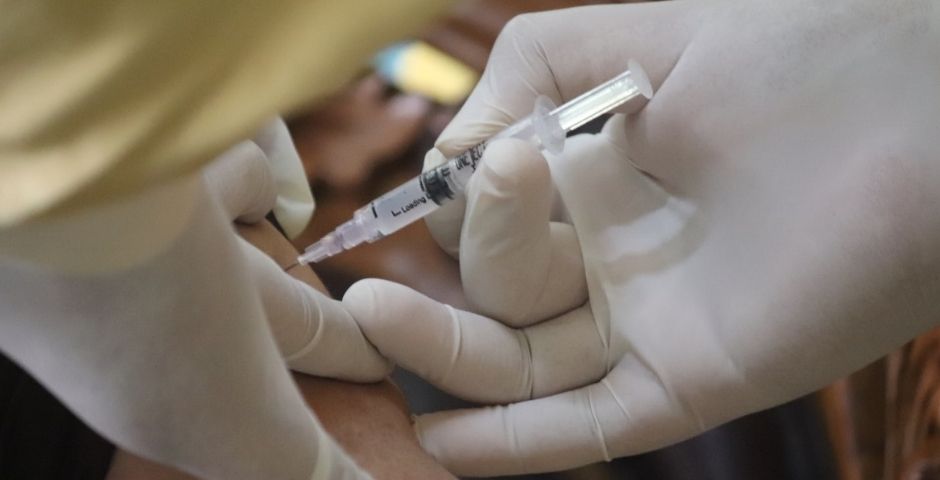 Россия готовится зарегистрировать еще одну вакцину против коронавируса