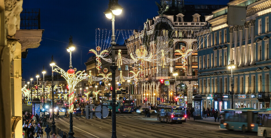 Беглов: траты на украшение Петербурга не больше, чем в Москве