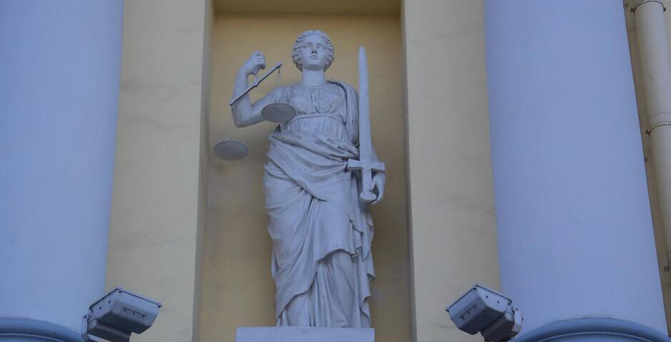 Наказание за повреждение петербургских памятников станет строже