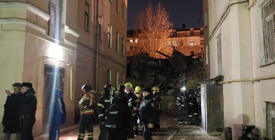 В Петербурге рухнул шестиэтажный расселенный дом в Адмиралтейском районе