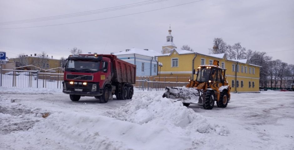 Работаем без выходных: в Ленобласти отчитались об уборке снега в праздники