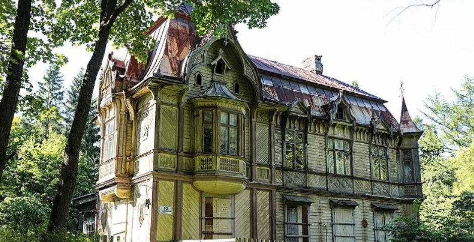 Исторические дачи в Шуваловском парке в Петербурге продали на аукционе