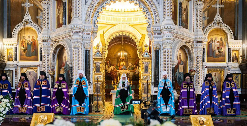 Патриарх Кирилл призвал верующих России не молиться о повышении зарплаты