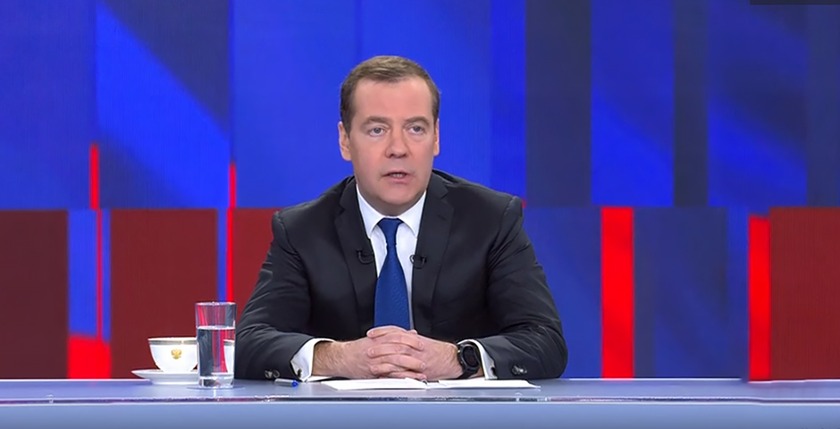 Медведев рассказал, как инвестиции в строительство дорог ускорят темпы роста ВВП