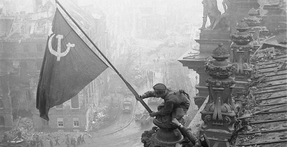 Выставка фотографий Евгения Халдея