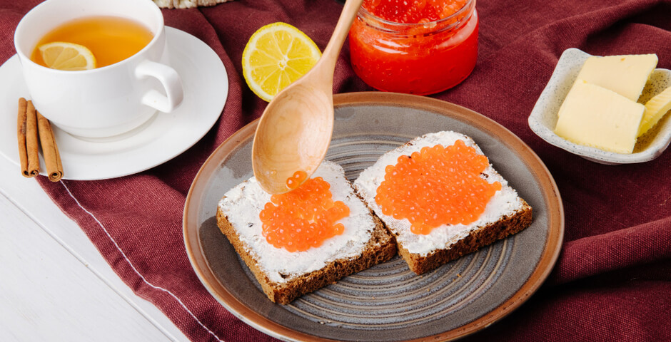 Россиян предупредили о росте цен на красную икру к Новому году