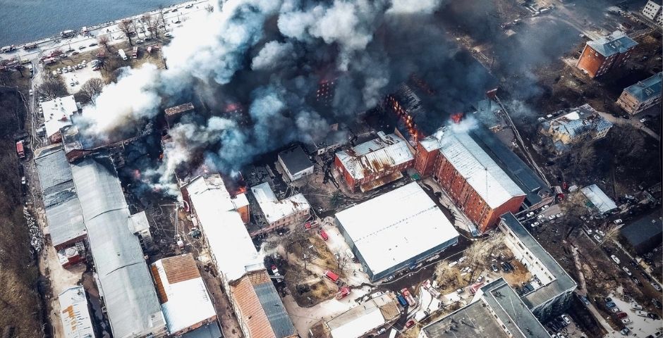 В Петербурге сгорел бизнес-центр «Невская мануфактура», есть погибший