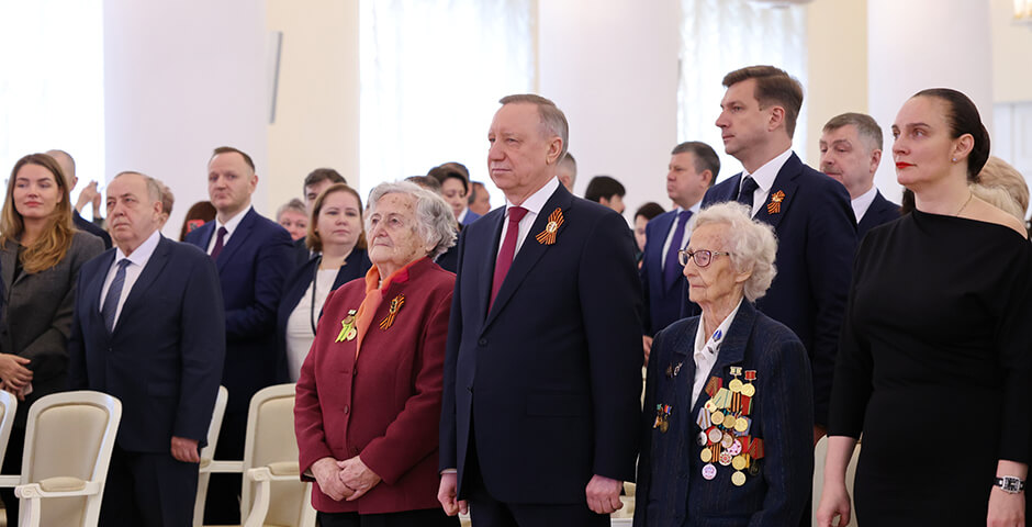 Накануне Дня Победы петербуржцы получили награды президента
