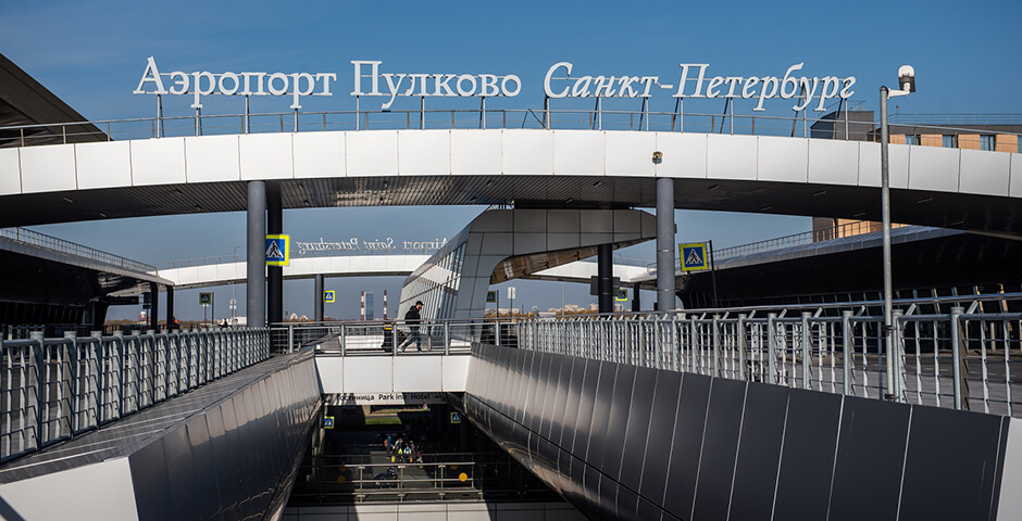 В аэропортах Москвы и Петербурга ввели режим повышенной угрозы теракта