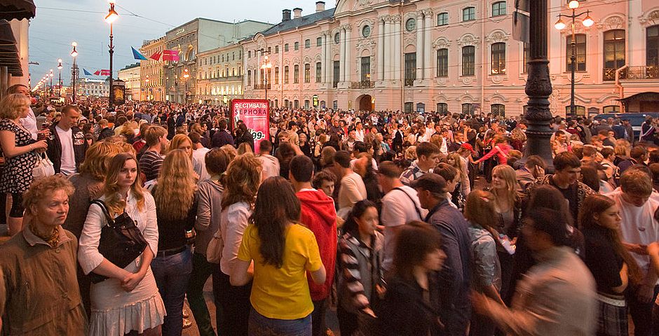В Петербурге из-за коронавируса ограничили проведение массовых мероприятий