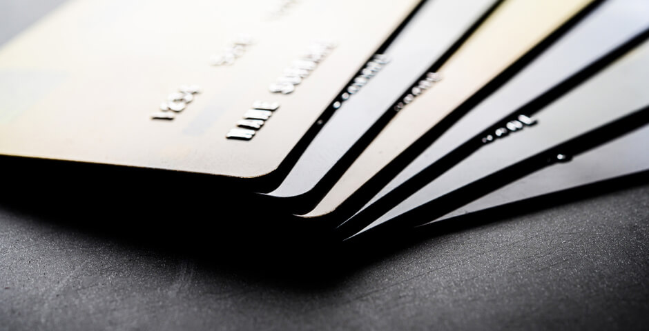 В РФ ограничили максимальное число банковских карт до 20 на человека