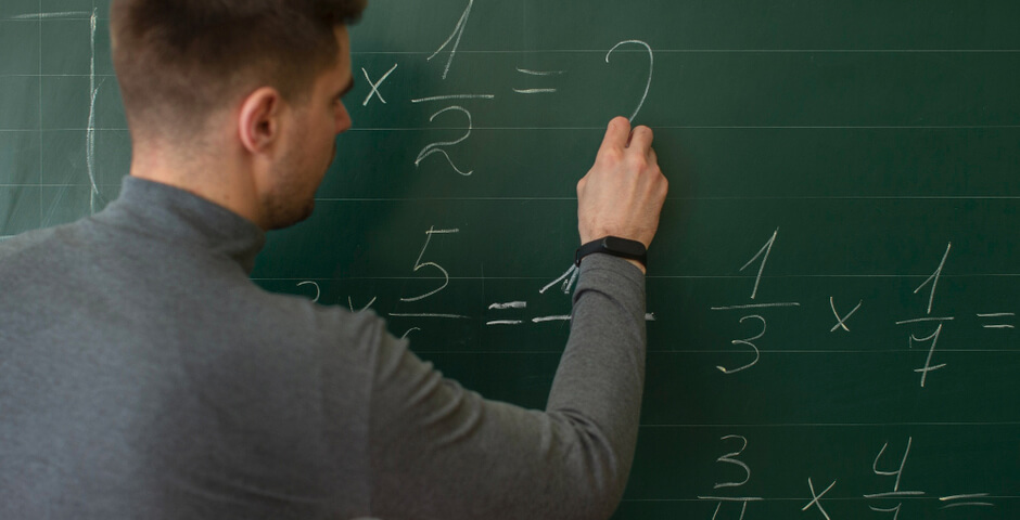 В России предложили давать 13-ю зарплату врачам и педагогам