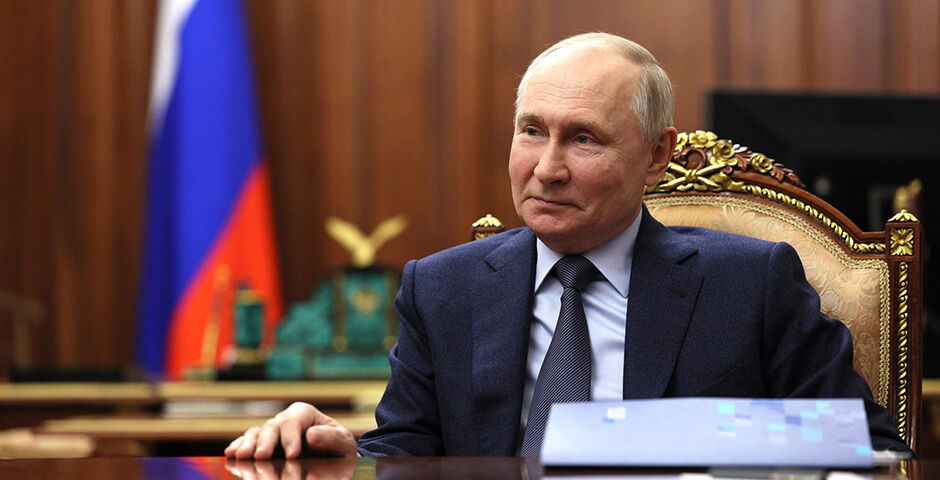 Путин повысил пенсии военным, МРОТ и подписал закон о бюджете