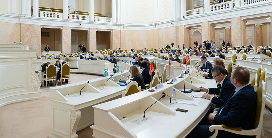 Парламент Петербурга одобрил корректировку бюджета