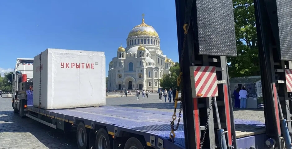 В Кронштадте начали устанавливать укрытия на случай атаки дронов