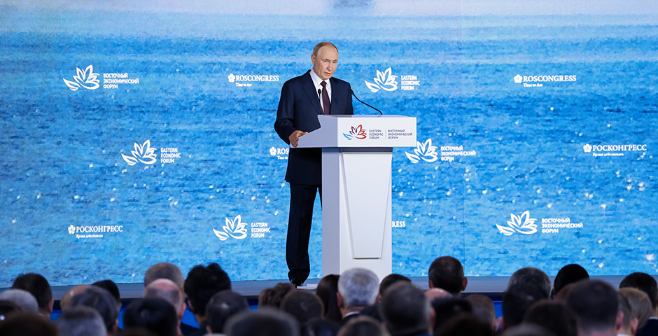 Бедность, КНДР и русский медведь: Путин выступил на ВЭФ-2025