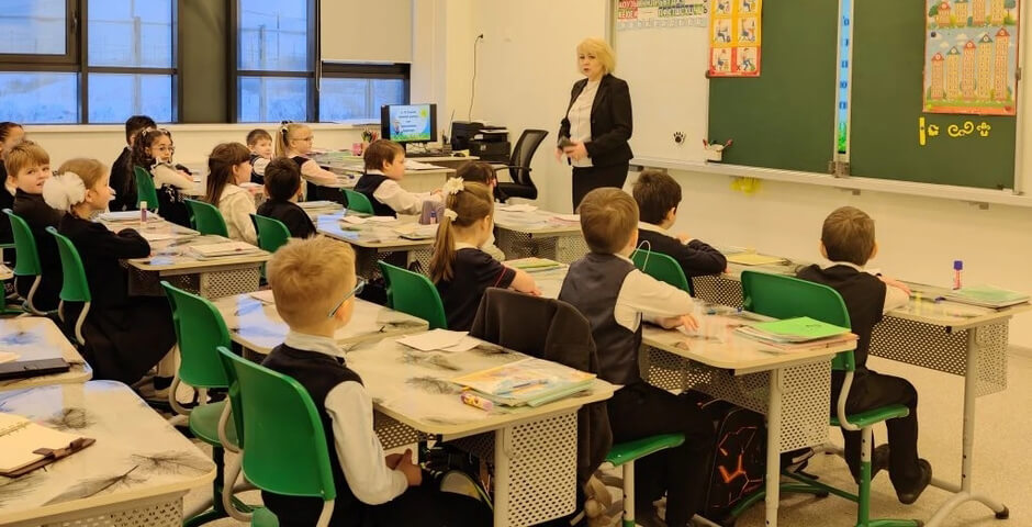 После массового отравления детей петербургскую школу еще раз продезинфицируют