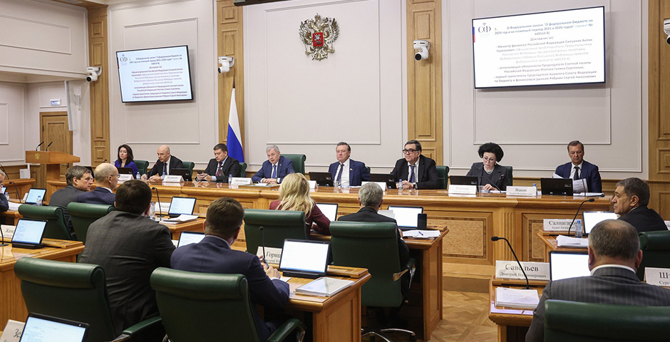 В Совфеде поддержали закон об увеличении МРОТ в 2024 году до 19 242 рублей