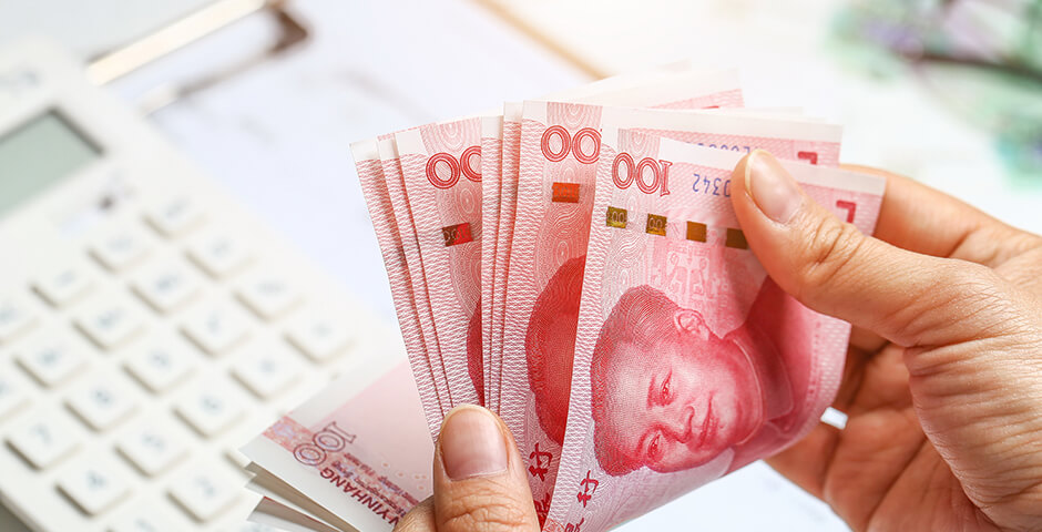 39% россиян считают юань достойной заменой доллара и евро: опрос