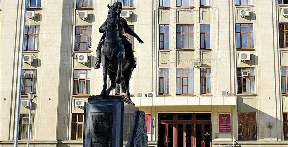 При стрельбе в колледже Анапы погиб охранник