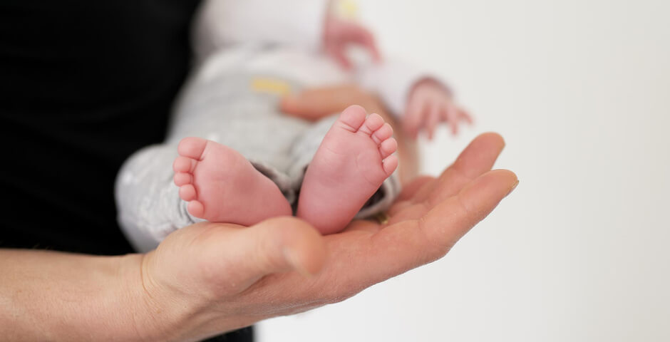 Власти Петербурга потратят 618 миллионов рублей на подарки для новорожденных