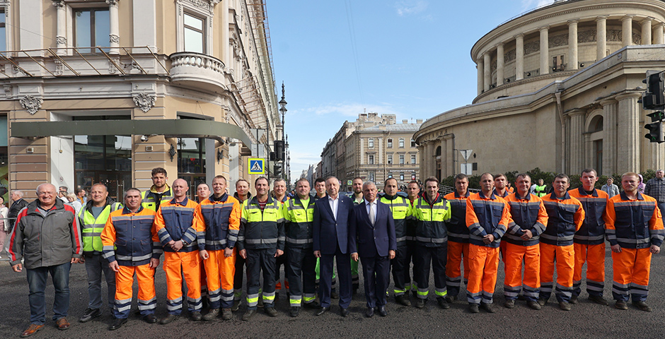В Петербурге после ремонта официально открыли Невский проспект