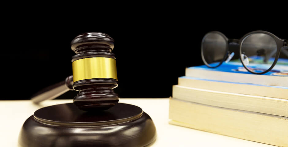 В Петербурге двое судей в отставке стали фигурантами дела о взятке