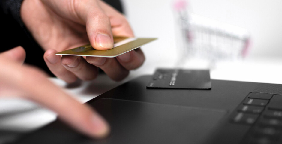 Российские банки начали массово блокировать переводы на крупные суммы