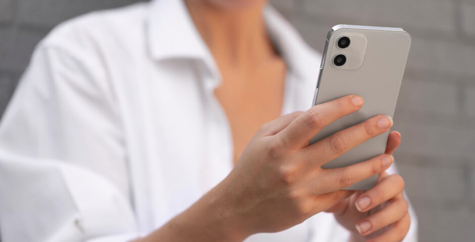 СМИ: в России начали продавать iPhone со скрученным пробегом аккумулятора
