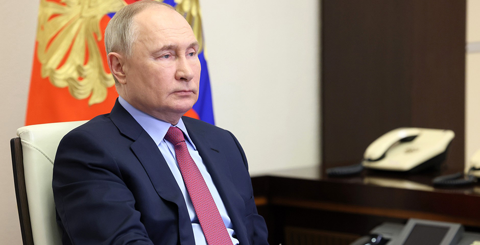 Путин уверенно побеждает на выборах президента России после подсчета 99,7% голосов