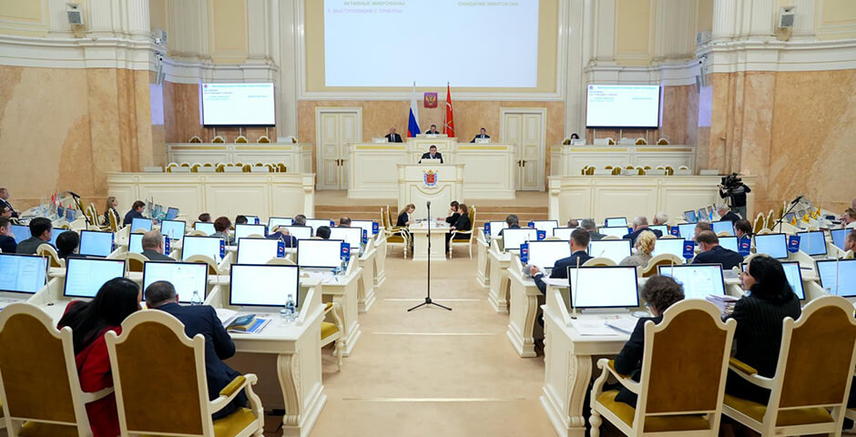 В Петербурге подрастут цены на патент на работу для иностранцев
