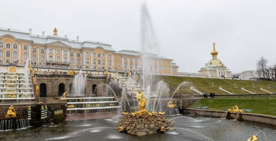 В Петергофе состоялся торжественный запуск фонтанов