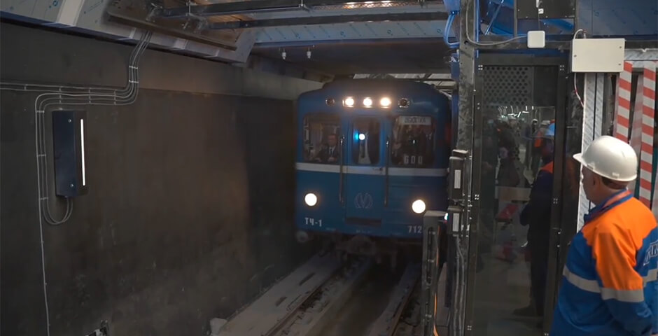 Тестовый поезд прошел по новой линии петербургского метро