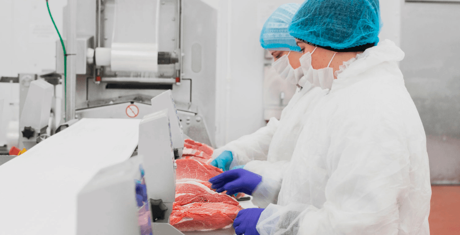 Великолукский мясокомбинат отрицает использование мясного клея в своей продукции