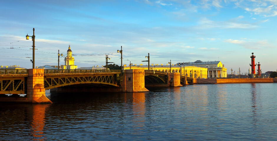 В Петербурге досрочно завершен ремонт Дворцового моста