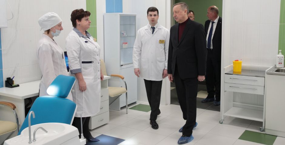 Губернатор Петербурга посетил «боткинские бараки», на которые пожаловались Путину