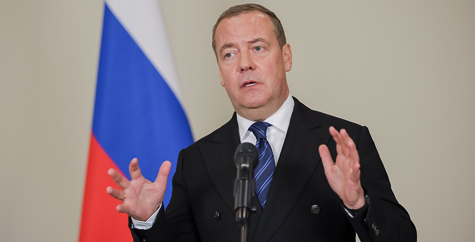 Медведев: РФ не считает нынешнюю исполнительную власть на Украине и ее президента правомочными на подписание международных договоров