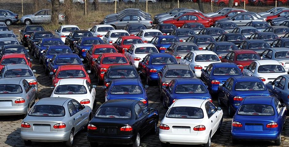 Продажи подержанных автомобилей в Петербурге упали на 16%