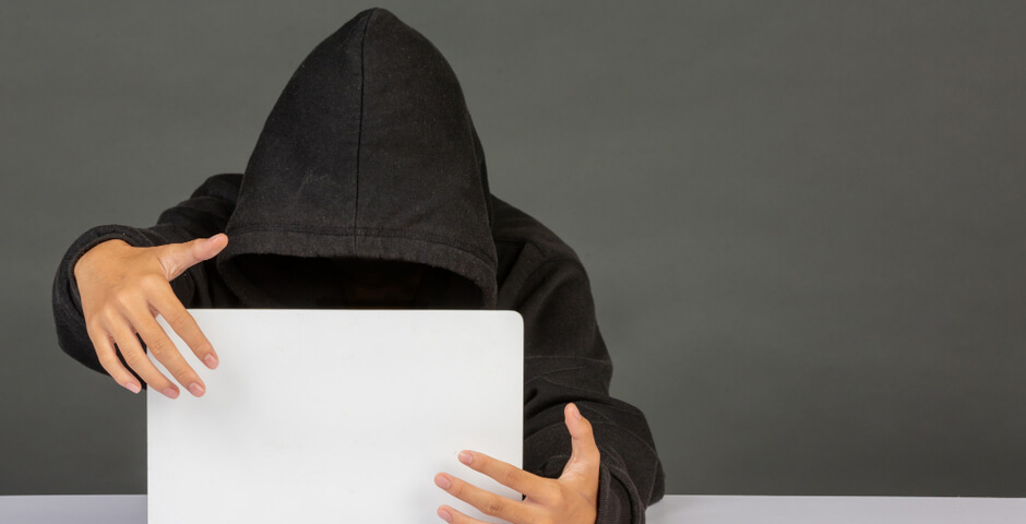 Мошенники научились блокировать банковские карты россиян