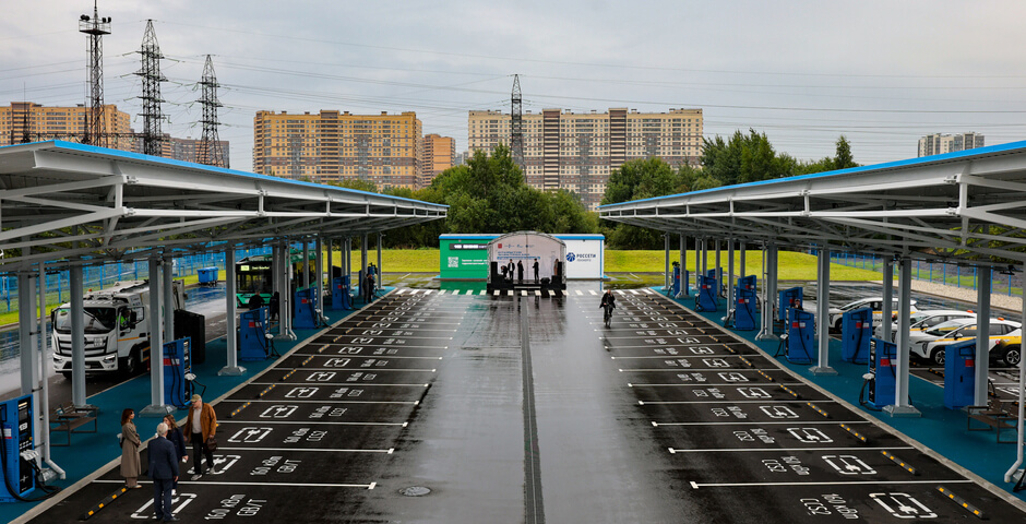 В Петербурге открылся самый крупный зарядный хаб для электромобилей