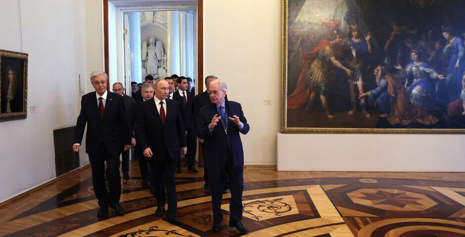 Владимир Путин встретил лидеров стран СНГ в Эрмитаже