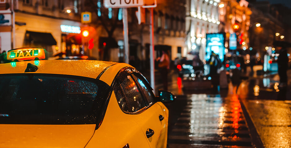 ФАС выявила у такси в РФ нарушения, связанные с завышением цен