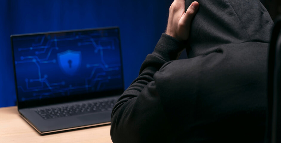 Аферисты и мошенники резко потеряли связь с Петербургом