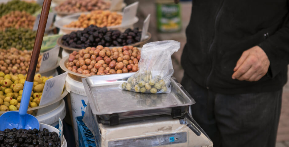 Власти ужесточили контроль за уличной торговлей в Петербурге