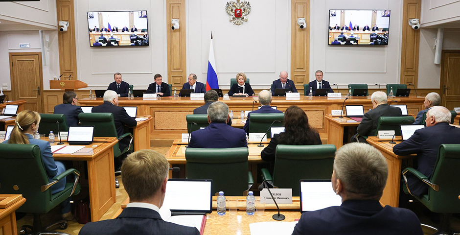 В Совете Федерации РФ закончились консультации по кандидатуре Лаврова на пост главы МИД