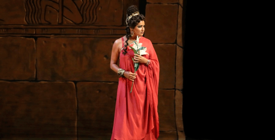 Анна Нетребко избавляется от бизнеса в России