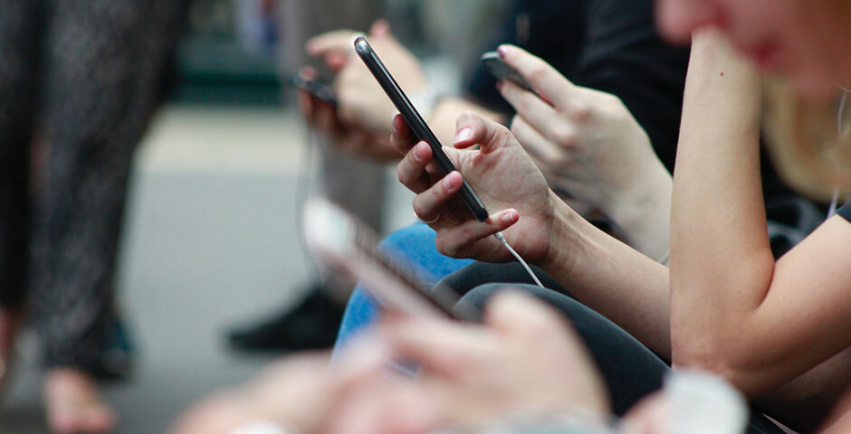 Каждый пятый житель Северо-Запада меняет мобильный телефон не реже раза в два года: исследование